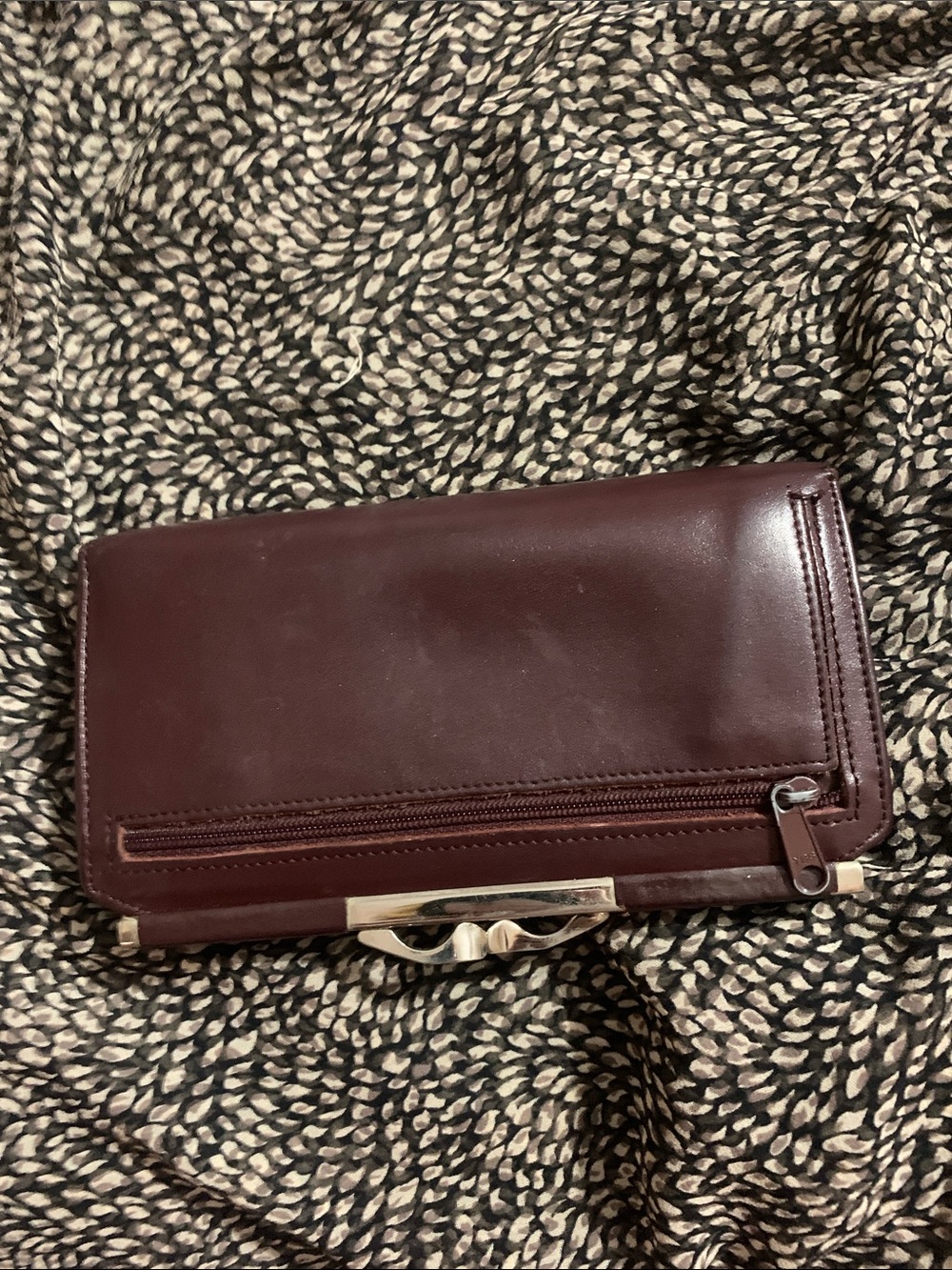 Etienne Aigner Maroon Leather Kiss-Lock Wallet - Picture 5 of 5